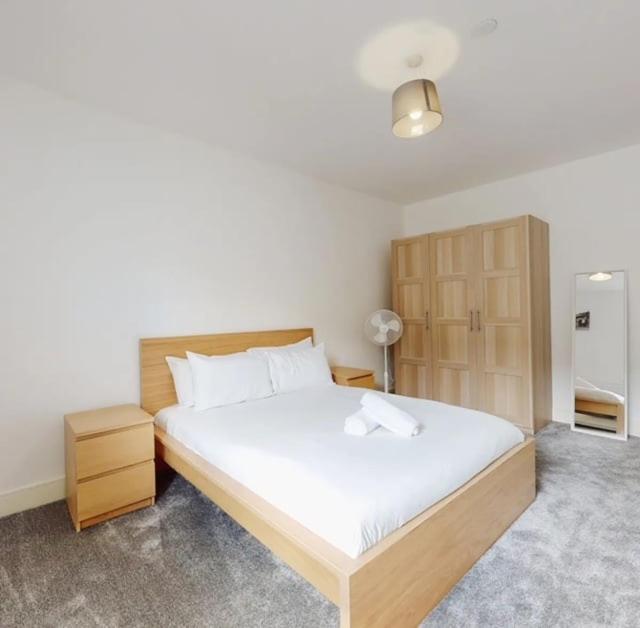 Spacious Two Bedroom Apartment With Valley Views Abertillery Exterior foto