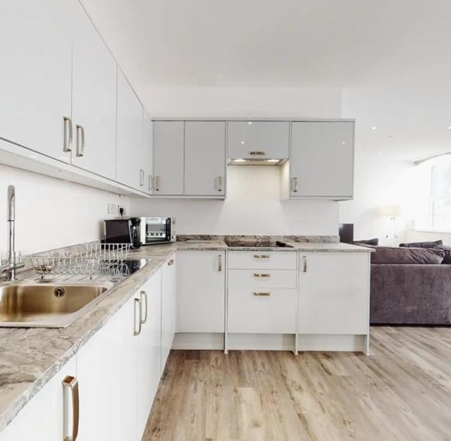 Spacious Two Bedroom Apartment With Valley Views Abertillery Exterior foto