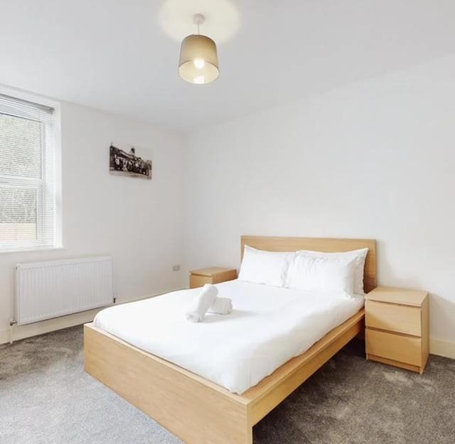 Spacious Two Bedroom Apartment With Valley Views Abertillery Exterior foto