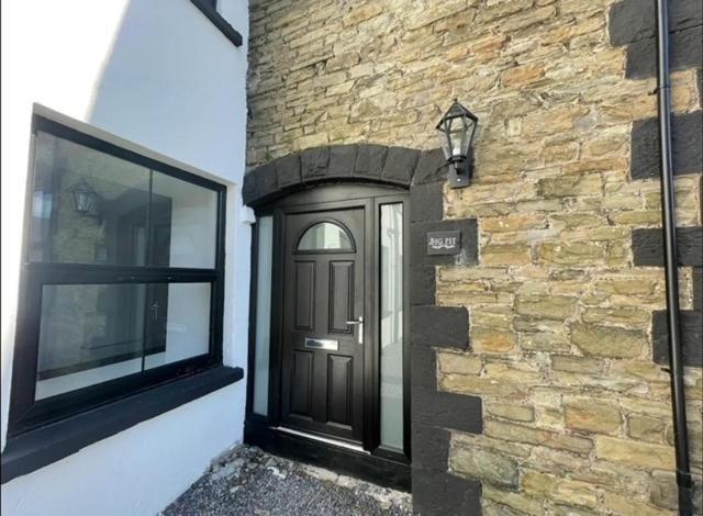 Spacious Two Bedroom Apartment With Valley Views Abertillery Exterior foto
