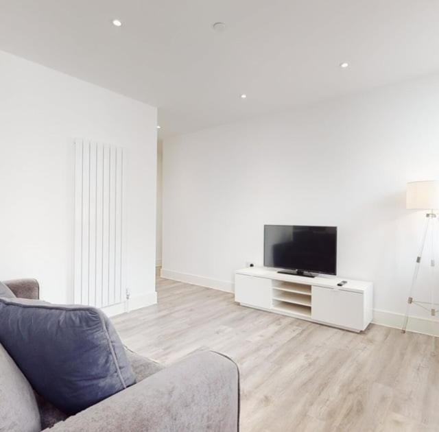 Spacious Two Bedroom Apartment With Valley Views Abertillery Exterior foto