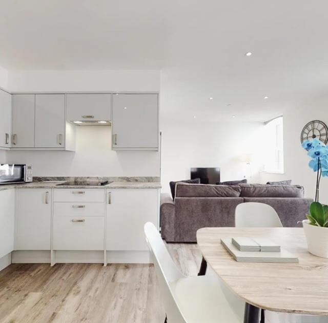 Spacious Two Bedroom Apartment With Valley Views Abertillery Exterior foto